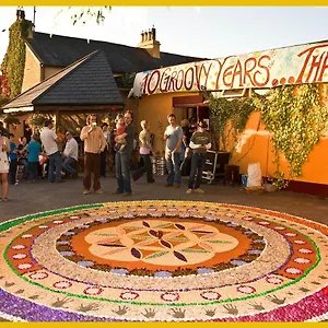 3 Bed Apartment/explore The Area/enjoy Our Pub Galway